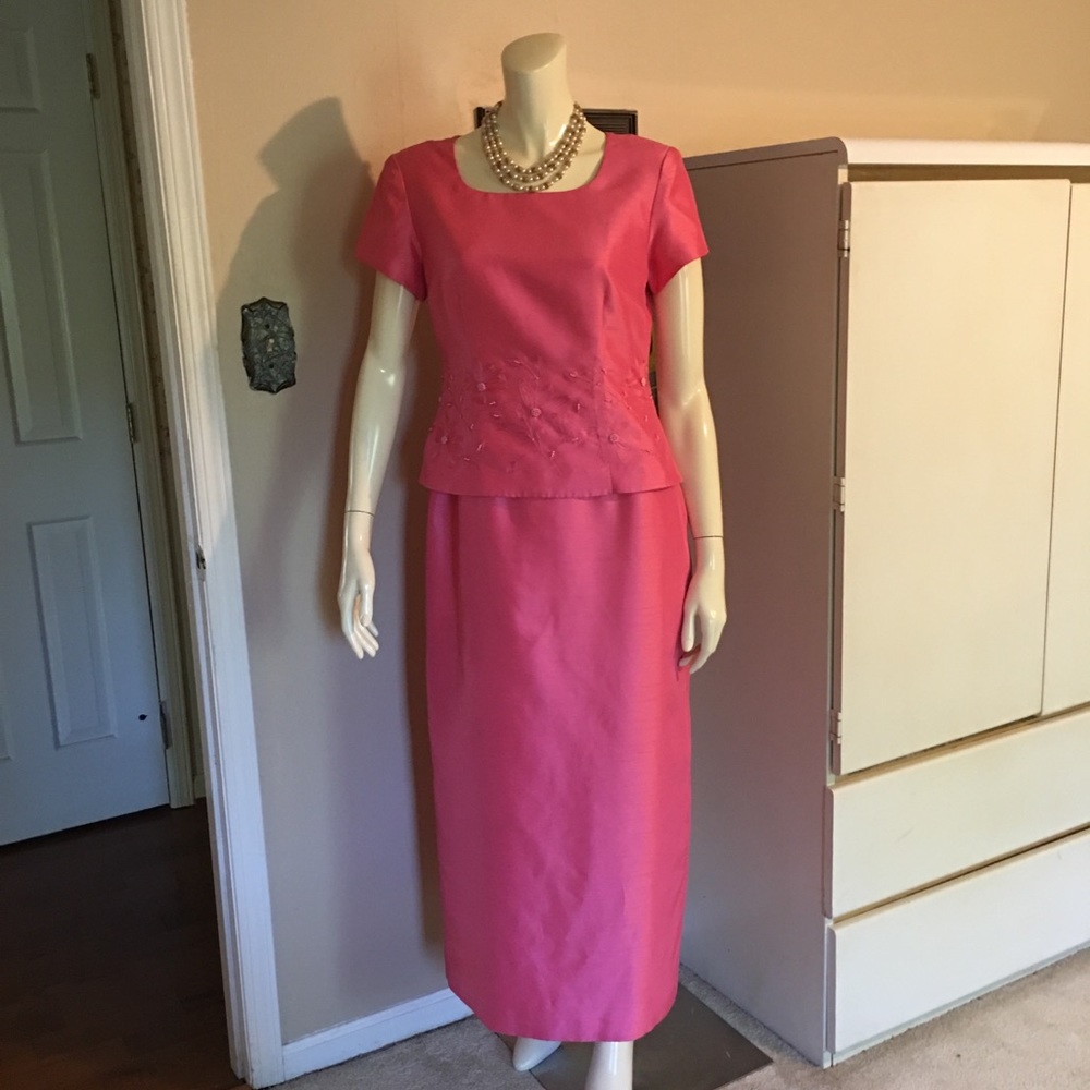 Dresses - Picture 4 of 4